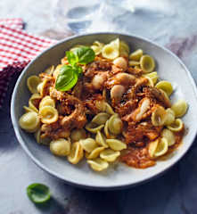 Bohnen-Tomaten-Sauce mit Schweinefleisch