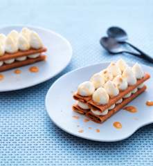 Mille-feuille de crêpes dentelle, sauce au caramel