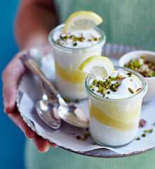 Dessert di yogurt e crema al limone