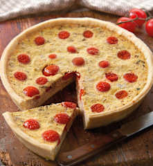 Torta salata al tonno e ciliegini