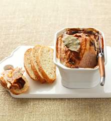 Kuřecí terina s klobásou a anglickou slaninou