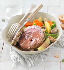 Gigot d'agneau en croûte d'épices et légumes de printemps