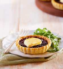 Tarta de cebolla confitada con queso de cabra