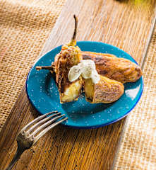 Chipotles rellenos de plátano macho