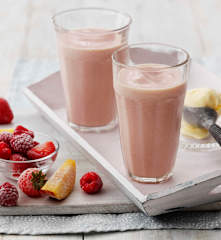 Smoothie pêche, framboise et fraise