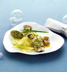 Filet de bar, salsa artichaut et jus de palourdes
