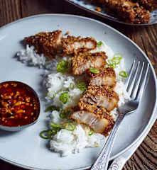 Fleisch im gerösteten Reismantel (粉蒸肉)