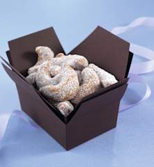 Mezzelune alle mandorle, noci e vaniglia