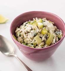 Arroz selvagem com curgete e alho-francês