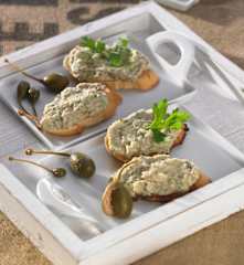 Bruschetta mit Bohnen-Kapern-Creme