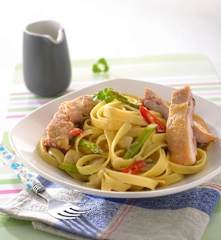 綠咖哩雞肉寬扁麵