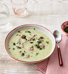 Kräuter-Kartoffelsuppe mit Brätklößchen