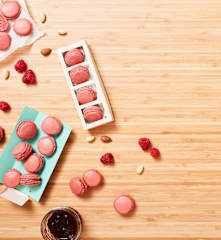 Macarons mit Marzipan-Himbeer-Füllung