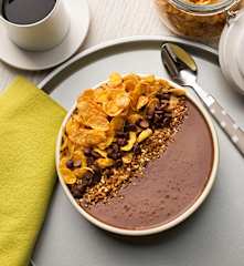 Smoothie bowl de avena con chocolate