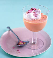 Œufs à la neige et aux pralines roses