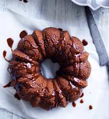 Apple ginger cake with salted caramel sauce