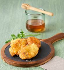 Tortillitas de bacalao con miel (Hestan Cue™)