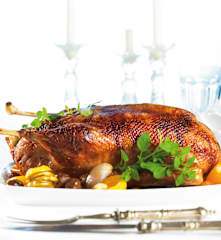 Gans mit Maronen-Apfelfüllung