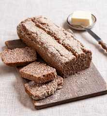 Bezglutenowy chleb z kaszy gryczanej, jaglanej i ryżu