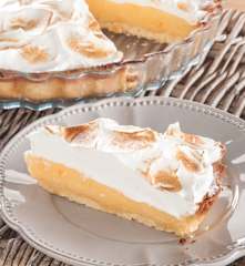 Tarta de crema de pomelo rosado y merengue