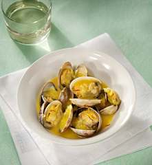 Almejas con salsa de azafrán