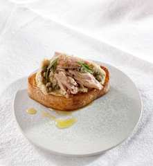 Bruschette mit Bohnen und Thunfisch