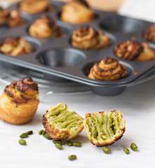 Rollos de hojaldre con pistachos