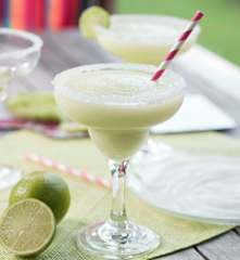 Margarita de pepino y lima