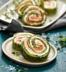 Roulé aux épinards, saumon et fromage à tartiner