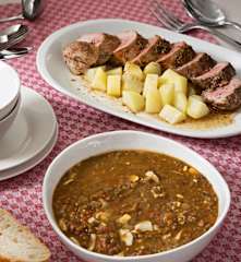 Menú: Lentejas - Solomillo de cerdo con patatas para dos
