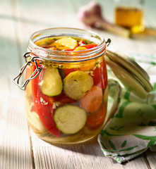 Würzig eingelegtes Gemüse auf Vorrat - Haşlama Turşu