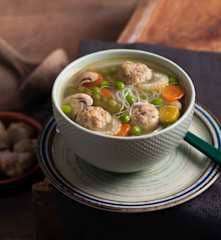 Zupa jarzynowa z klopsikami z cielęciny