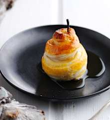 Peras a vapor com massa folhada