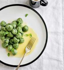 Gnocchi de ricota e espinafres com molho de manteiga