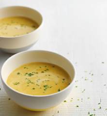 Creme de cenoura, feijão-branco e caril