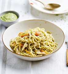 Massa com frango e pesto de curgete