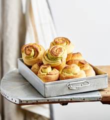 Enrolados de manteiga de agrião