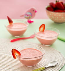 Postre de fresas con yogur