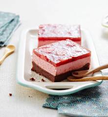 Cheesecake aux fraises sur fondant chocolat