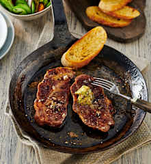 Nackensteaks mit Estragon-Senfbutter