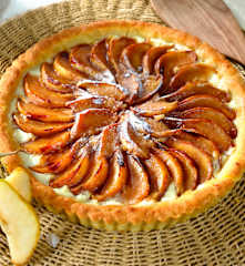 Crostata con crema di ricotta e pere caramellate