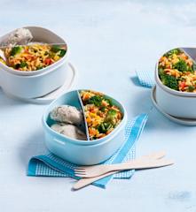 Ryż z warzywami i kotleciki z indyka i pieczarek