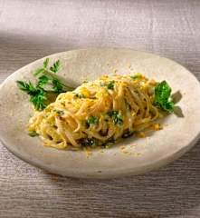 Linguine al pesto agrumato alle erbe
