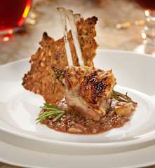 Costillas de cordero asadas con salsa de castañas y oporto