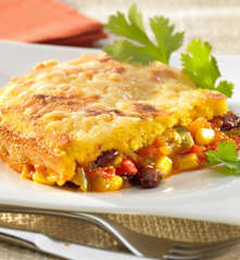 Mexikanischer Chili-Mais-Auflauf mit Polentakruste