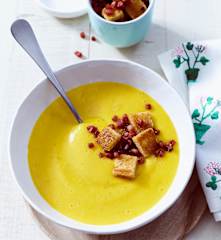 Gartengemüse-Suppe mit Croûtons und Speck