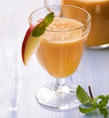 Orangen-Apfel-Smoothie