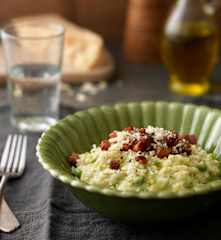 Risotto z zielonym groszkiem i boczkiem