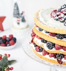 Layer cake navideño de frutos del bosque