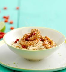 Noodles com camarões e molho teriyaki